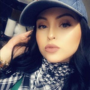 Meet your Posher, Evangelina